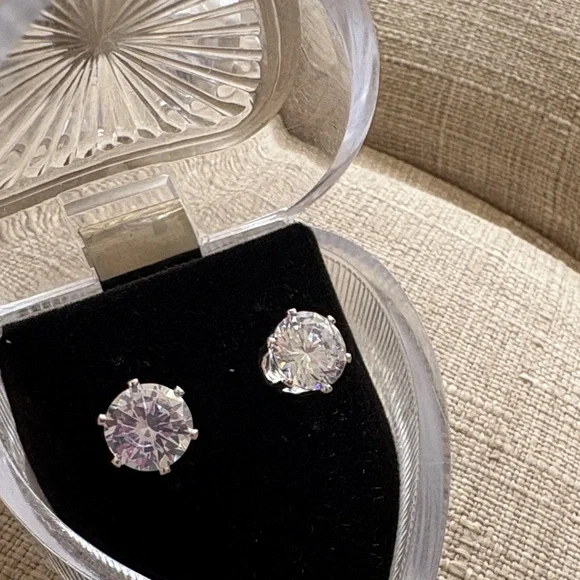 Elegant Silver Crystal Earrings - Picture 4 of 4